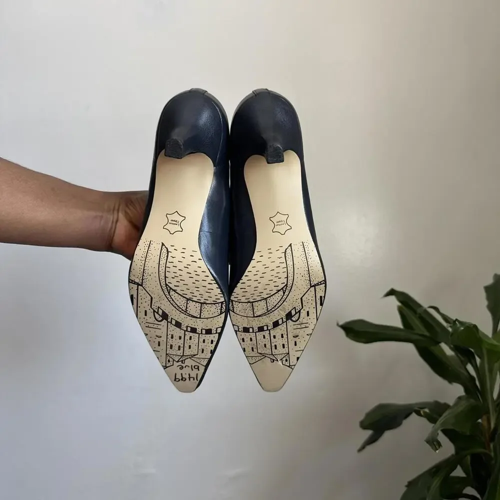 Bella-Vita Navy Leather V-Cut Office Siren Pumps size‎ 7